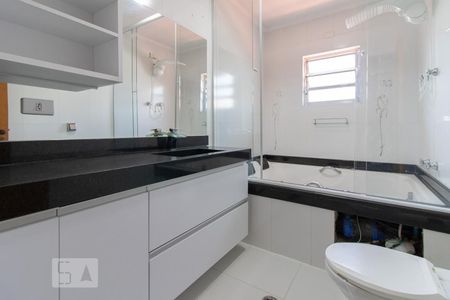 Casa à venda com 184m², 3 quartos e 2 vagasBanheiro da Suíte