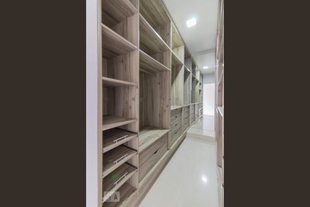 Casa à venda com 184m², 3 quartos e 2 vagasCloset da Suíte