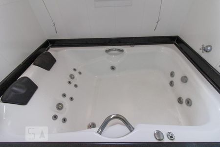 Casa à venda com 184m², 3 quartos e 2 vagasBanheira da Suíte