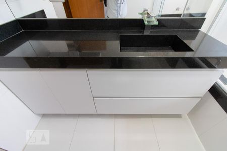 Casa à venda com 184m², 3 quartos e 2 vagasDetalhe - Banheiro da Suíte