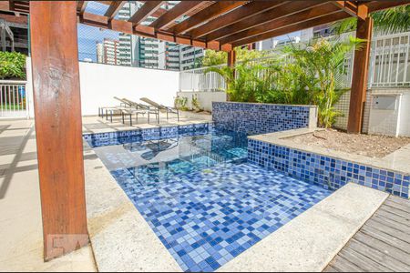 Apartamento para alugar com 196m², 3 quartos e 3 vagas Apartamento para alugar com 196m², 3 quartos e 3 vagasÁrea comum - Piscina