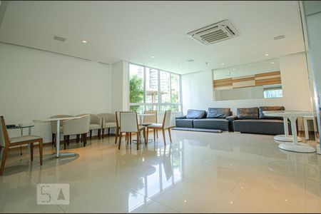 Apartamento para alugar com 196m², 3 quartos e 3 vagas Apartamento para alugar com 196m², 3 quartos e 3 vagasÁrea comum - Salão de festas