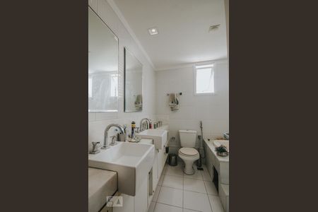 Apartamento para alugar com 196m², 3 quartos e 3 vagas Apartamento para alugar com 196m², 3 quartos e 3 vagasBanheiro da Suíte 3