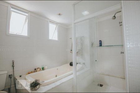 Apartamento para alugar com 196m², 3 quartos e 3 vagas Apartamento para alugar com 196m², 3 quartos e 3 vagasBanheiro da Suíte 3