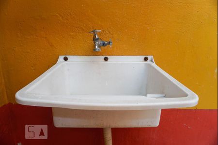 Casa à venda com 156m², 6 quartos e 1 vaga Casa à venda com 156m², 6 quartos e 1 vagaLavanderia