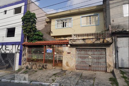 Casa à venda com 156m², 6 quartos e 1 vaga Casa à venda com 156m², 6 quartos e 1 vagaFachada
