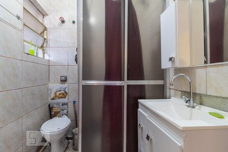 Banheiro de apartamento para alugar com 1 quarto, 30m² em Jardim Floresta, Porto Alegre