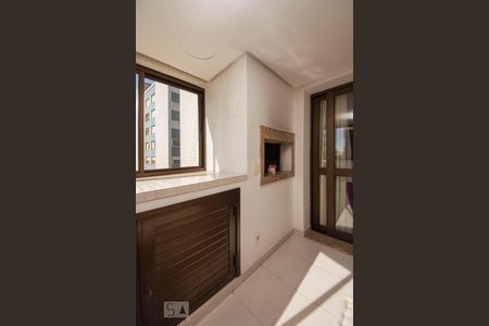 Varanda com Churrasqueira de kitnet/studio à venda com 1 quarto, 55m² em Independência, Porto Alegre