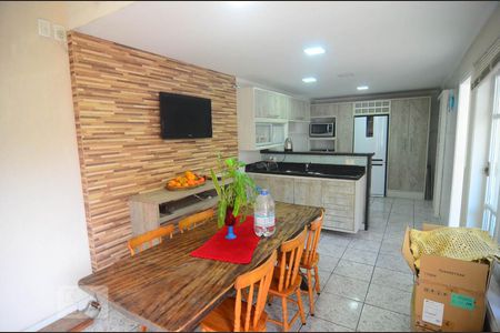 Casa à venda com 250m², 4 quartos e 4 vagasCozinha