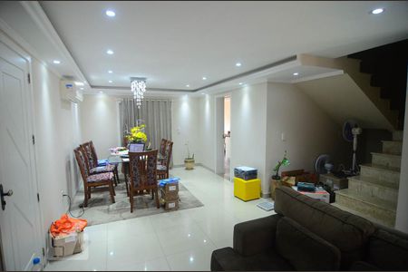 Sala de casa à venda com 4 quartos, 250m² em Estância Velha, Canoas