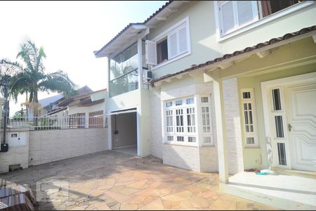 Casa à venda com 250m², 4 quartos e 4 vagasFachada
