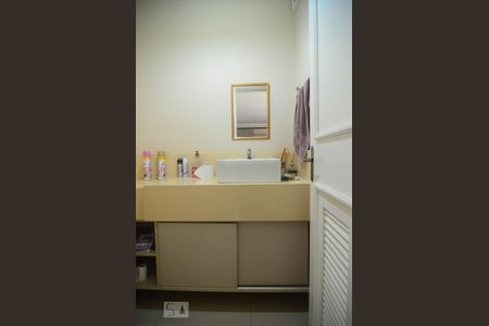 Casa à venda com 250m², 4 quartos e 4 vagasLavabo