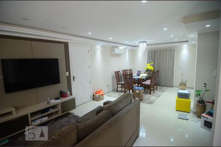 Sala de casa à venda com 4 quartos, 250m² em Estância Velha, Canoas
