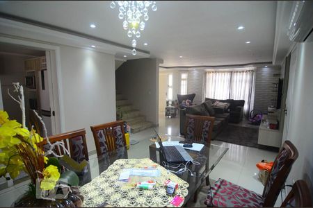 Sala de casa à venda com 4 quartos, 250m² em Estância Velha, Canoas