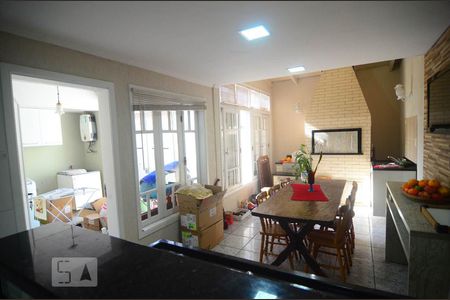 Casa à venda com 250m², 4 quartos e 4 vagasCozinha