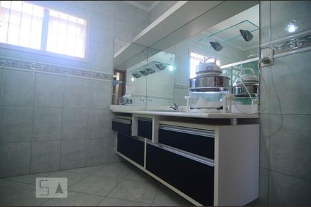 Casa à venda com 250m², 4 quartos e 4 vagasBanheiro suíte