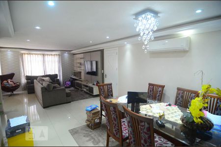 Sala de casa à venda com 4 quartos, 250m² em Estância Velha, Canoas