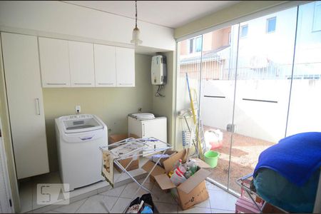 Casa à venda com 250m², 4 quartos e 4 vagasÁrea de serviço