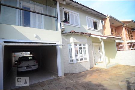 Casa à venda com 250m², 4 quartos e 4 vagasFachada