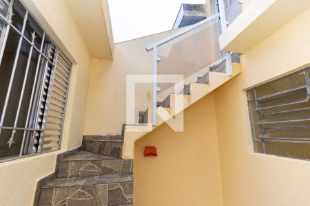 Casa para alugar com 120m², 4 quartos e 1 vaga Casa para alugar com 120m², 4 quartos e 1 vagaEscada