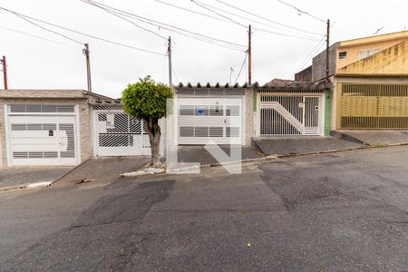 Casa para alugar com 120m², 4 quartos e 1 vaga Casa para alugar com 120m², 4 quartos e 1 vagaFachada