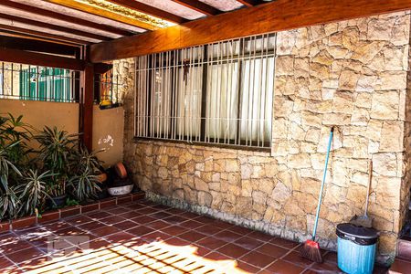 Casa à venda com 168m², 3 quartos e 2 vagasFachada Interna