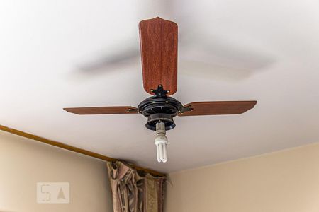 Casa à venda com 168m², 3 quartos e 2 vagasSuíte - Detalhe - Ventilador de Teto