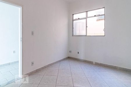 Quarto de casa para alugar com 1 quarto, 50m² em Quintino, Rio de Janeiro