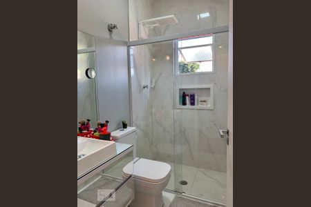 Casa para alugar com 210m², 2 quartos e 2 vagas Casa para alugar com 210m², 2 quartos e 2 vagasBanheiro da Suíte 2