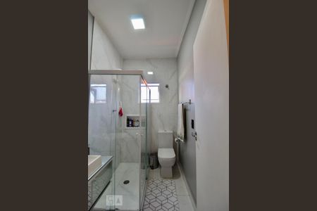 Casa para alugar com 210m², 2 quartos e 2 vagas Casa para alugar com 210m², 2 quartos e 2 vagasBanheiro da Suíte 1