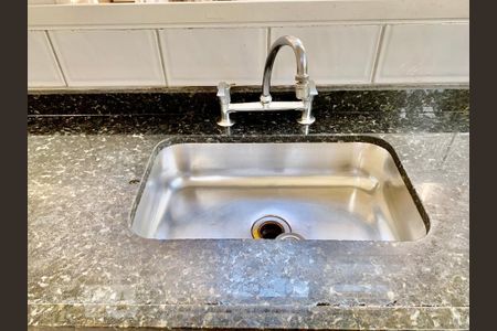 Casa para alugar com 210m², 2 quartos e 2 vagas Casa para alugar com 210m², 2 quartos e 2 vagasCozinha - Pia