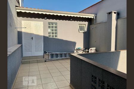 Casa para alugar com 210m², 2 quartos e 2 vagas Casa para alugar com 210m², 2 quartos e 2 vagasQuintal