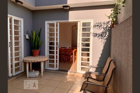 Casa para alugar com 210m², 2 quartos e 2 vagas Casa para alugar com 210m², 2 quartos e 2 vagasQuintal