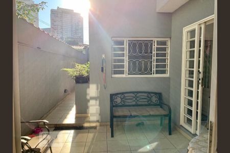 Casa para alugar com 210m², 2 quartos e 2 vagas Casa para alugar com 210m², 2 quartos e 2 vagasQuintal