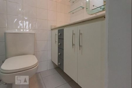 Apartamento para alugar com 84m², 3 quartos e 1 vaga Apartamento para alugar com 84m², 3 quartos e 1 vagaArmário do Banheiro da Suíte