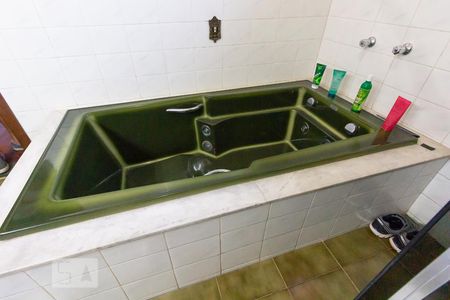 Casa à venda com 360m², 4 quartos e 4 vagas Casa à venda com 360m², 4 quartos e 4 vagasBanheiro da Suíte 1