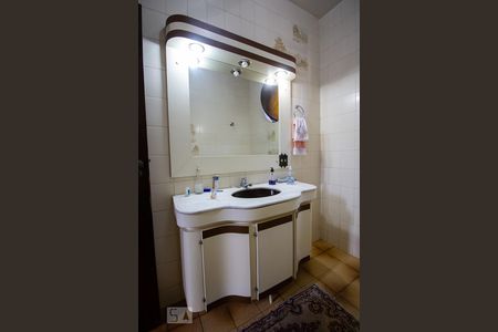 Casa à venda com 360m², 4 quartos e 4 vagas Casa à venda com 360m², 4 quartos e 4 vagasLavabo