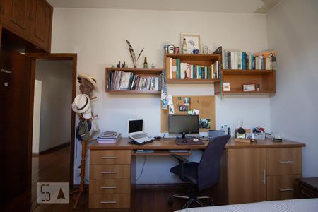 Casa à venda com 360m², 4 quartos e 4 vagas Casa à venda com 360m², 4 quartos e 4 vagasQuarto 2