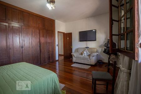 Casa à venda com 360m², 4 quartos e 4 vagas Casa à venda com 360m², 4 quartos e 4 vagasSuíte 1