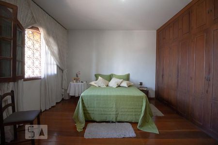 Casa à venda com 360m², 4 quartos e 4 vagas Casa à venda com 360m², 4 quartos e 4 vagasSuíte 1