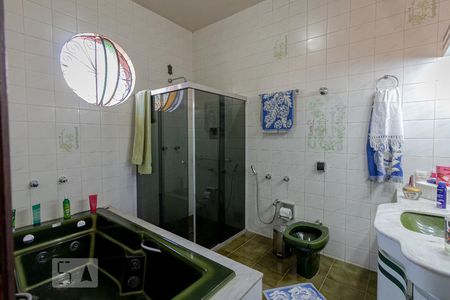 Casa à venda com 360m², 4 quartos e 4 vagas Casa à venda com 360m², 4 quartos e 4 vagasBanheiro da Suíte 1