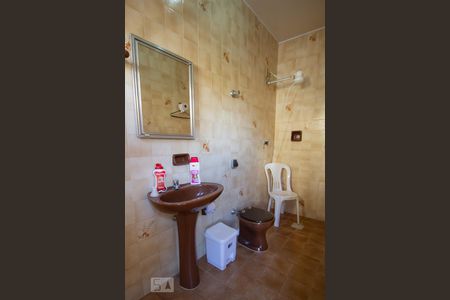 Casa à venda com 360m², 4 quartos e 4 vagas Casa à venda com 360m², 4 quartos e 4 vagasBanheiro de Serviço