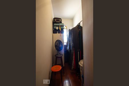 Casa à venda com 360m², 4 quartos e 4 vagas Casa à venda com 360m², 4 quartos e 4 vagasCloset