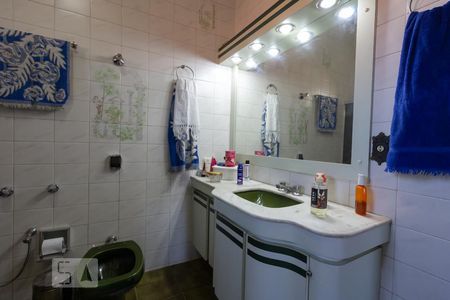 Casa à venda com 360m², 4 quartos e 4 vagas Casa à venda com 360m², 4 quartos e 4 vagasBanheiro da Suíte 1