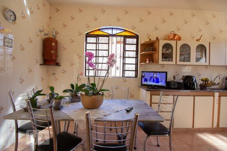 Casa à venda com 360m², 4 quartos e 4 vagas Casa à venda com 360m², 4 quartos e 4 vagasCozinha