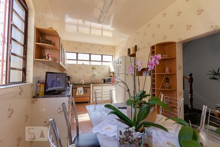 Casa à venda com 360m², 4 quartos e 4 vagas Casa à venda com 360m², 4 quartos e 4 vagasCozinha