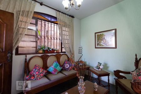 Casa à venda com 360m², 4 quartos e 4 vagas Casa à venda com 360m², 4 quartos e 4 vagasSala de Estar