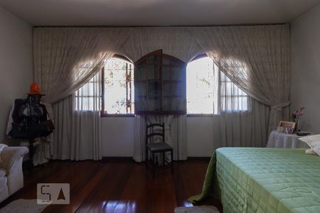 Casa à venda com 360m², 4 quartos e 4 vagas Casa à venda com 360m², 4 quartos e 4 vagasSuíte 1