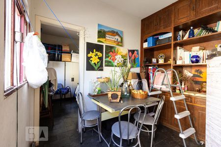 Casa à venda com 360m², 4 quartos e 4 vagas Casa à venda com 360m², 4 quartos e 4 vagasAteliê