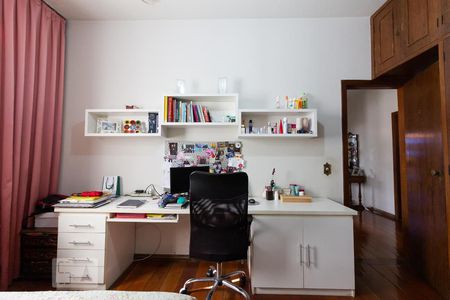 Casa à venda com 360m², 4 quartos e 4 vagas Casa à venda com 360m², 4 quartos e 4 vagasQuarto 3